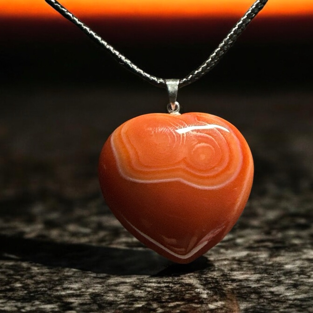 Gorgeous Carnelian Agate Heart Necklace - Picture 2 of 3